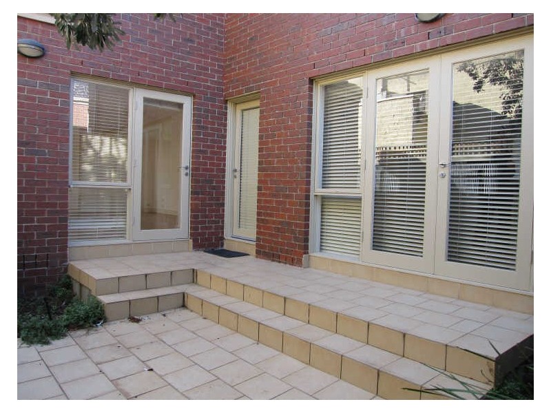 1/10 Charles Street, Brighton East VIC 3187