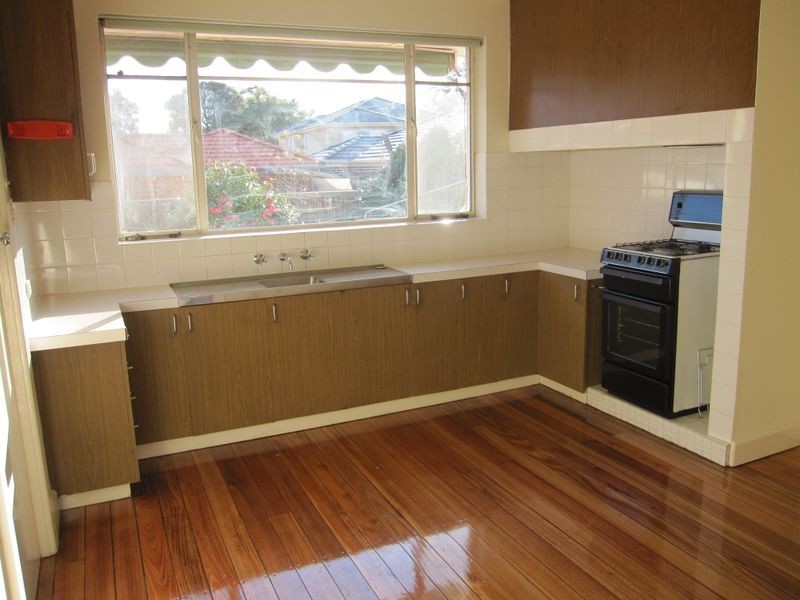 23 Lysbeth Street, Mckinnon VIC 3204
