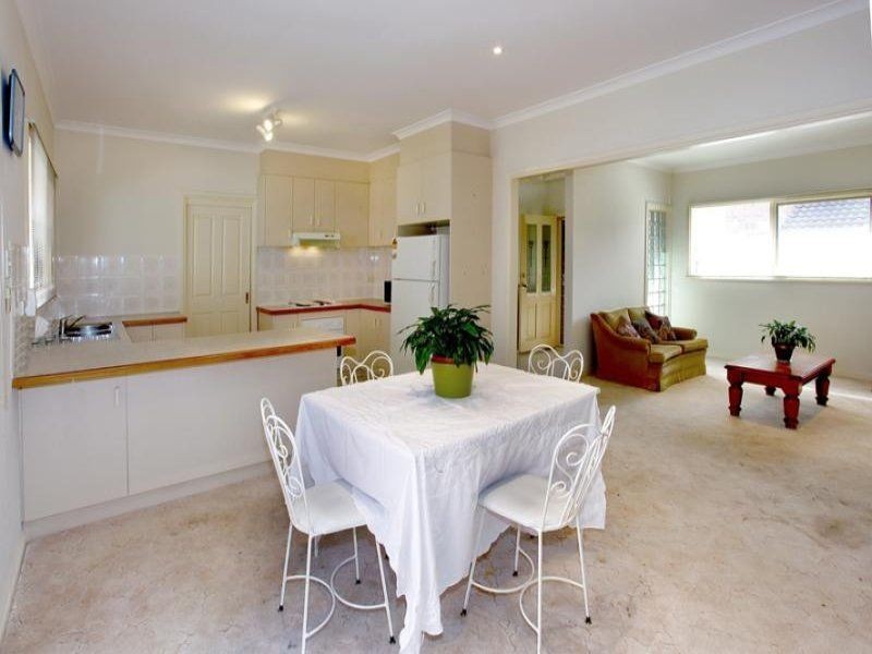 2/37 Woornack Road, Carnegie VIC 3163