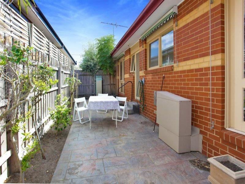 2/37 Woornack Road, Carnegie VIC 3163