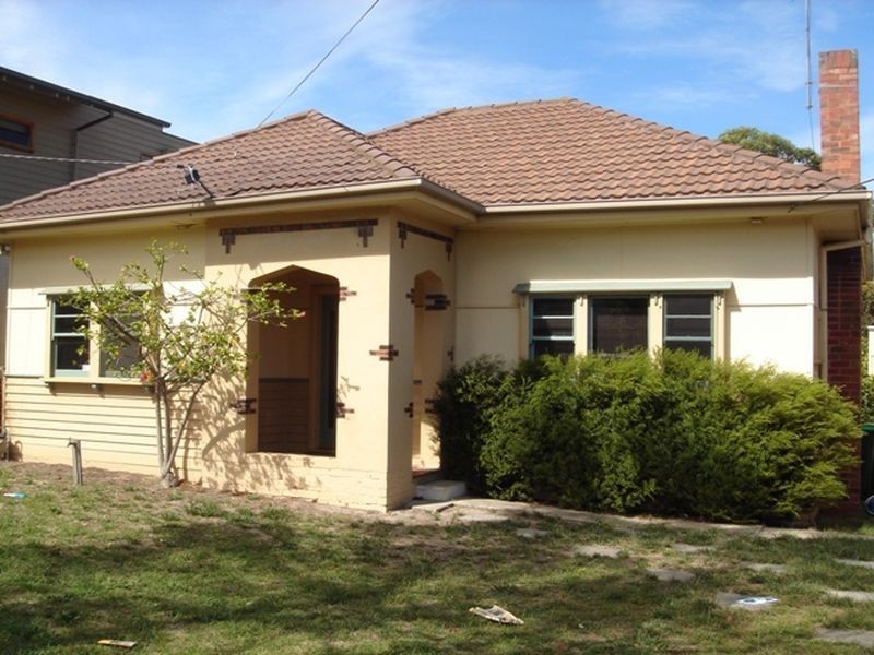 16 Hopkins Street, Mckinnon VIC 3204