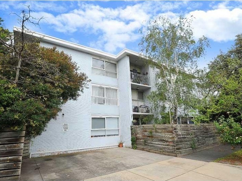 9/2 Celeste Court, St Kilda East VIC 3183