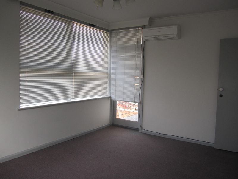 9/2 Celeste Court, St Kilda East VIC 3183