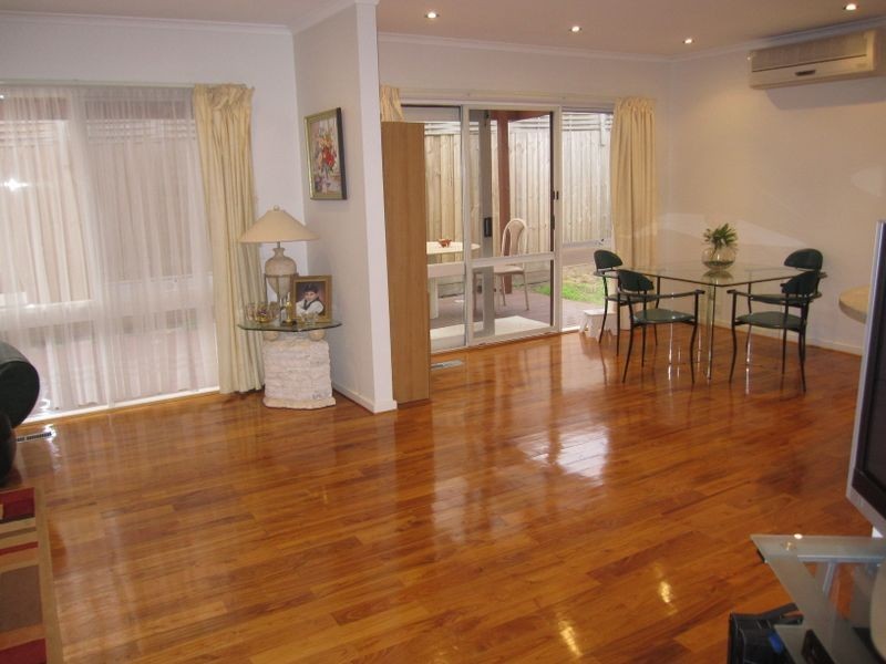 2/4 Curraweena Road, Caulfield South VIC 3162