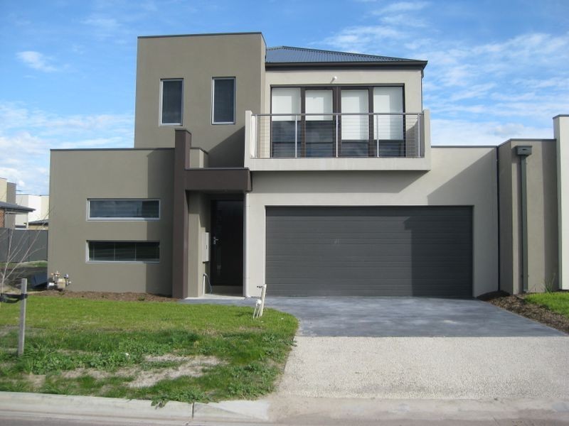 48 Edgeware Close, Pakenham VIC 3810