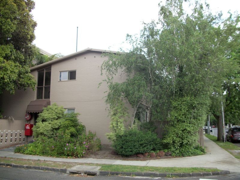 11/13 Lansdowne Road, St Kilda East VIC 3183