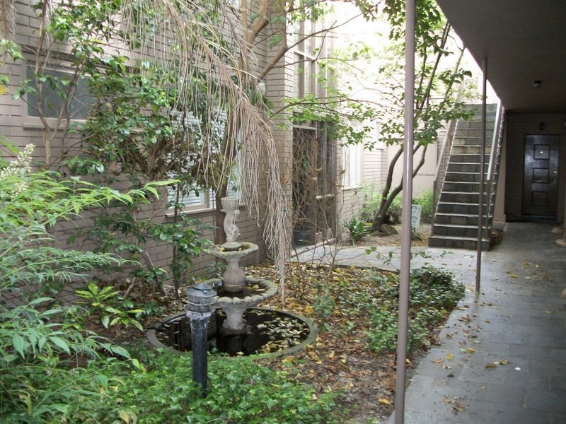 11/13 Lansdowne Road, St Kilda East VIC 3183