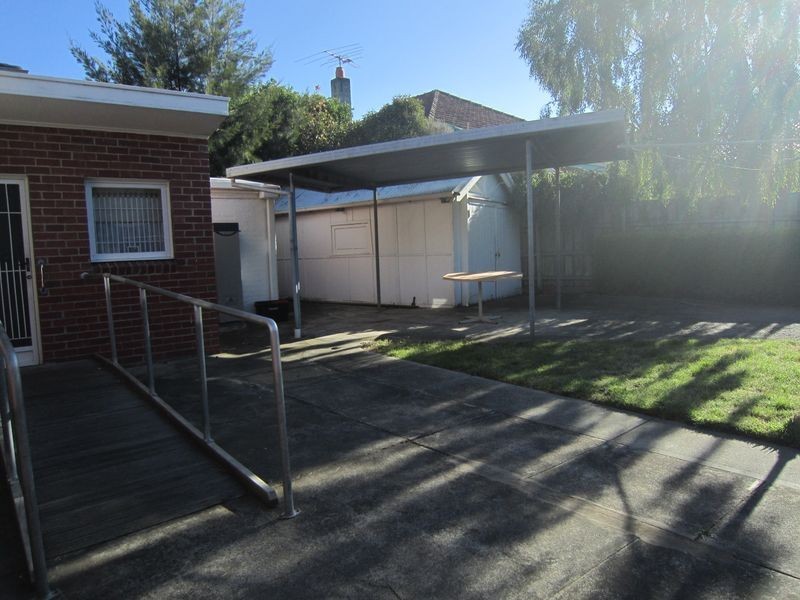 20 Orrong Crescent, Caulfield North VIC 3161