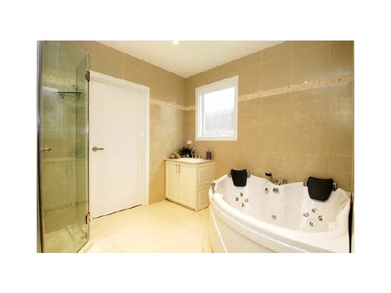 5 Graceburn Avenue, Carnegie VIC 3163