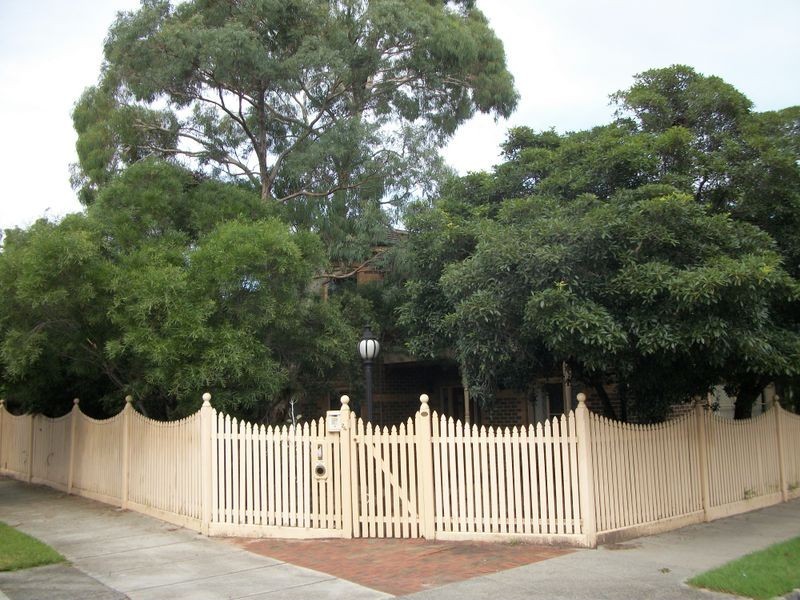 24 Downshire Road, Elsternwick VIC 3185