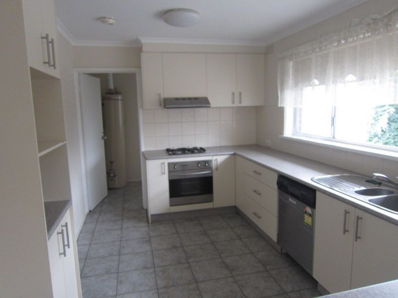 1 Crocus Crescent, Glen Waverley VIC 3150