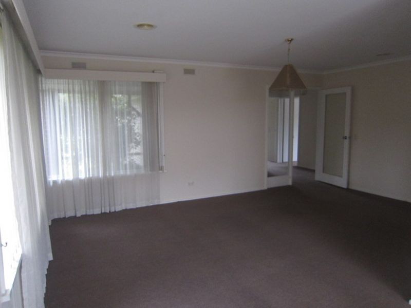 1 Crocus Crescent, Glen Waverley VIC 3150