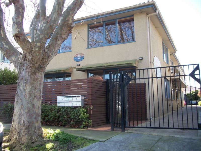 3/5 Joyce Street, Elwood VIC 3184