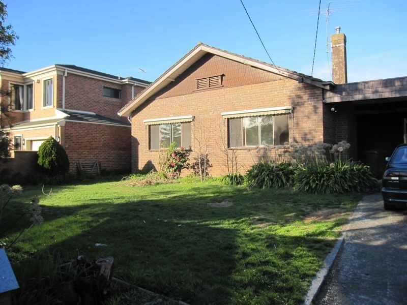 16 Ash Grove, Caulfield South VIC 3162