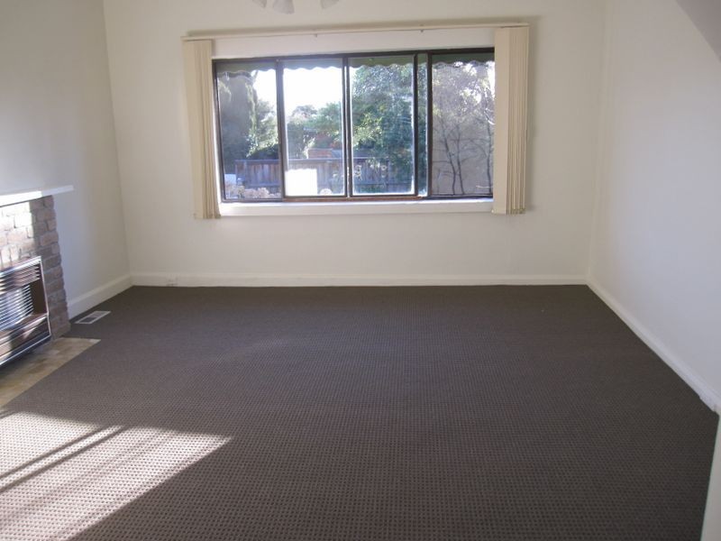 16 Ash Grove, Caulfield South VIC 3162