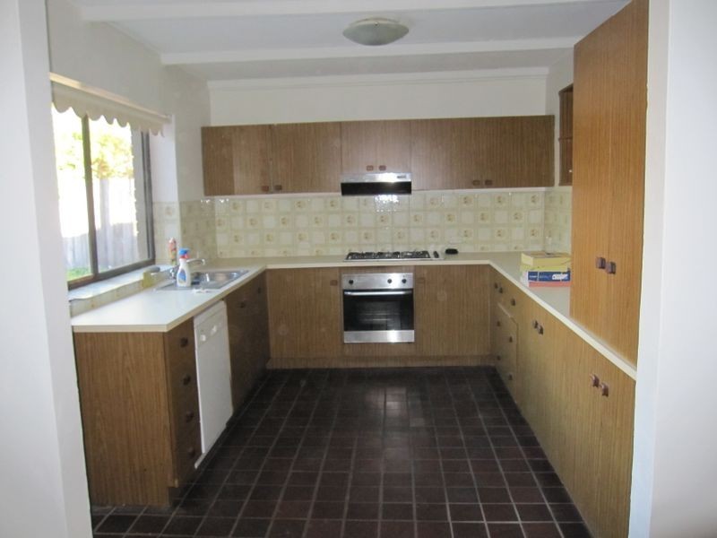 16 Ash Grove, Caulfield South VIC 3162