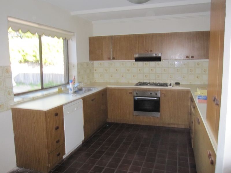 16 Ash Grove, Caulfield South VIC 3162