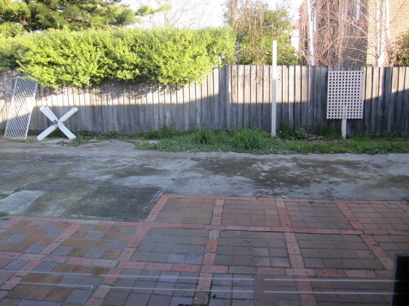 16 Ash Grove, Caulfield South VIC 3162