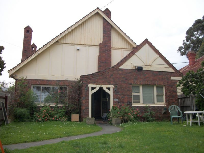 Upstairs 3 Loch Avenue, St Kilda East VIC 3183
