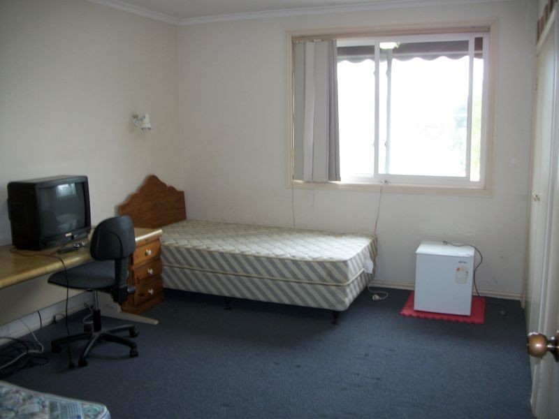 Upstairs 3 Loch Avenue, St Kilda East VIC 3183