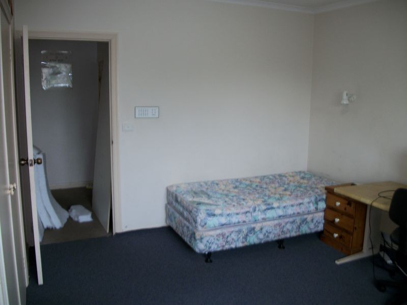 Upstairs 3 Loch Avenue, St Kilda East VIC 3183