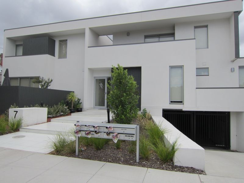 4/7 Maroona Road, Carnegie VIC 3163