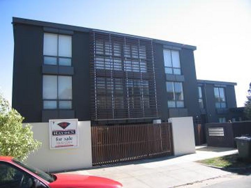 2/2 Goathlands Street, St Kilda East VIC 3183
