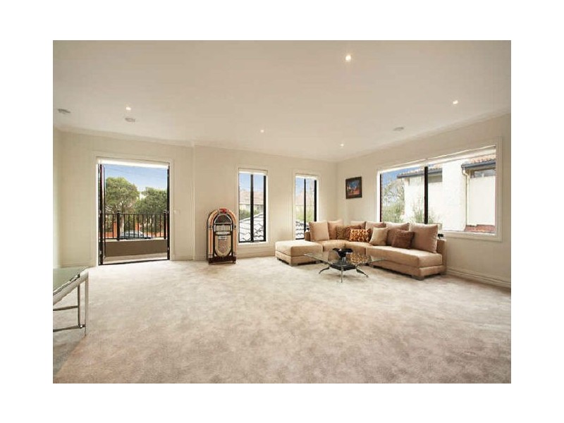 2 Bambra Road, Caulfield North VIC 3161