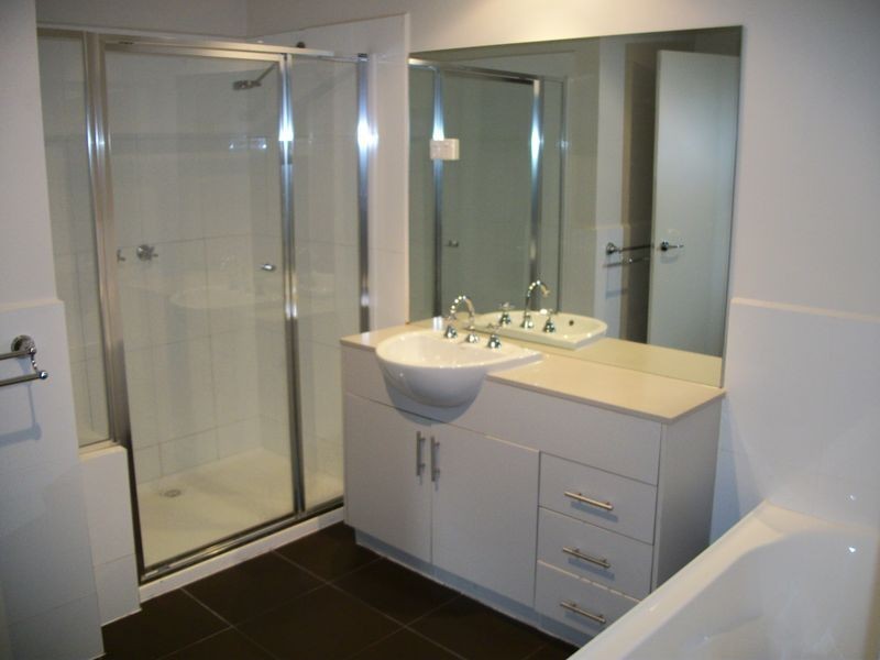 1/329 Neerim Road, Carnegie VIC 3163