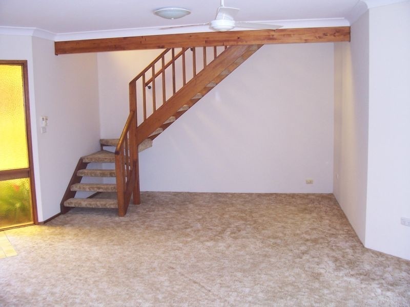 3/4 Dernancourt Avenue, Engadine NSW 2233