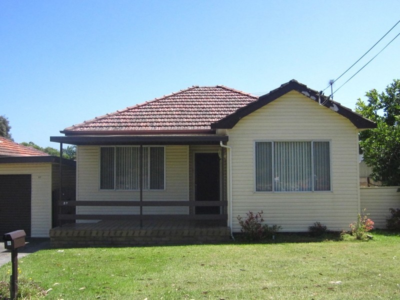 37 Bullecourt Avenue, Engadine NSW 2233