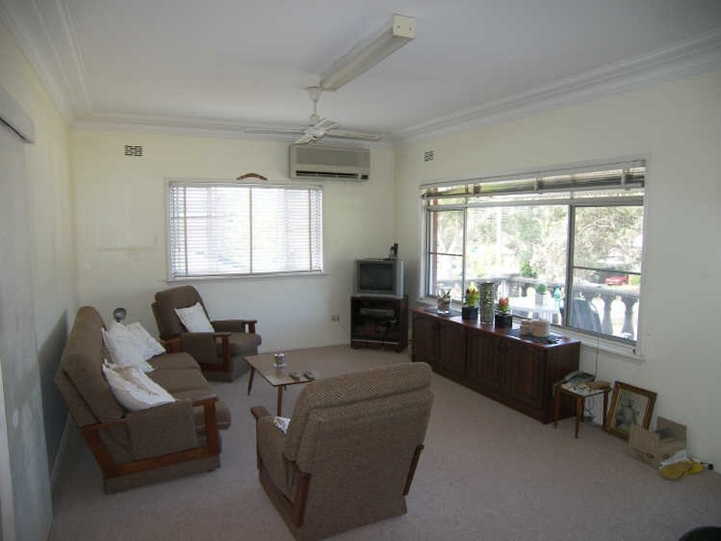 9 Parkes Street, Heathcote NSW 2233