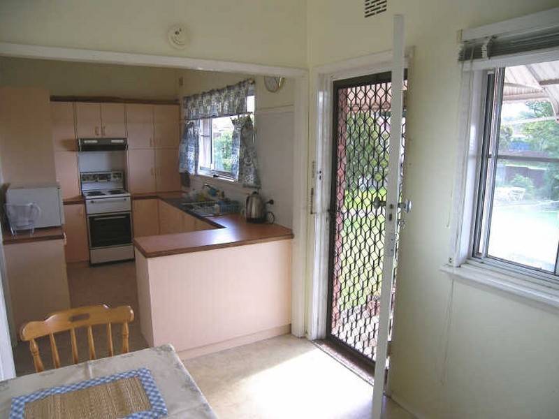 9 Parkes Street, Heathcote NSW 2233