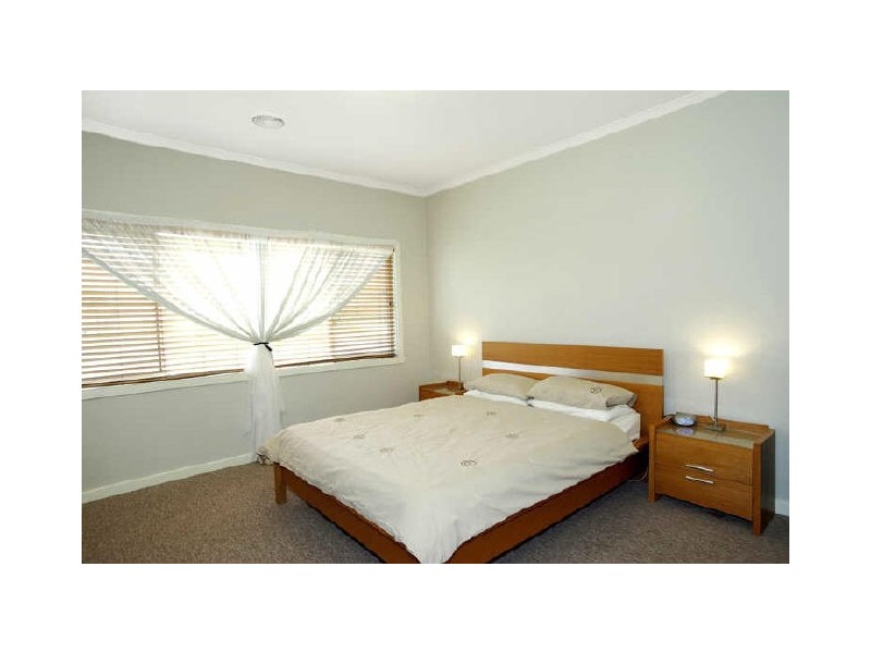 4 Mary Street, Hamlyn Heights VIC 3215