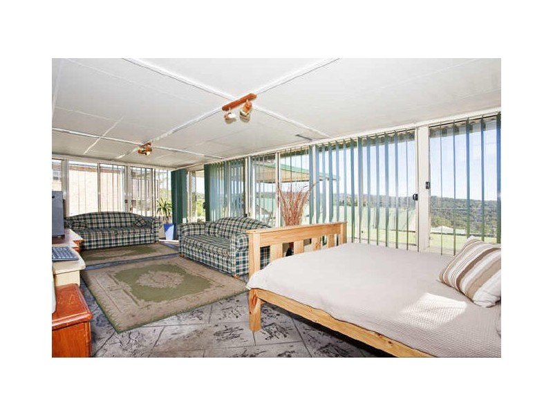 32 Old Farm Rd, Helensburgh NSW 2508