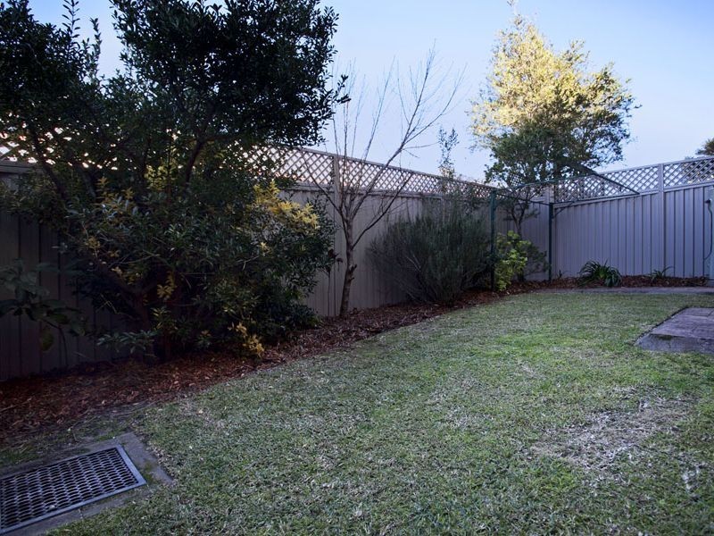 2/8 Stuart Street, Helensburgh NSW 2508