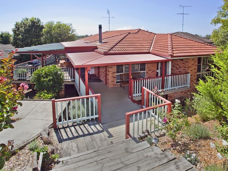 17 Chadwick Grove, Helensburgh NSW 2508