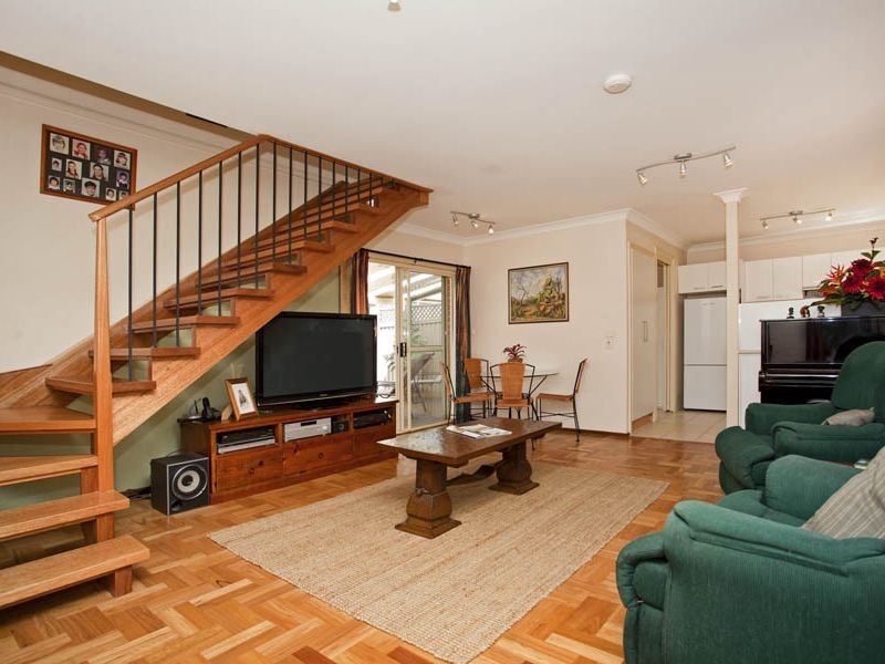 1/8 Stuart Street, Helensburgh NSW 2508