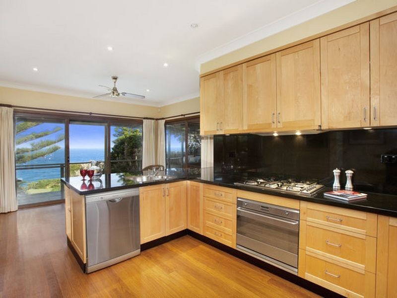 17 Kallaroo Avenue, Stanwell Park NSW 2508