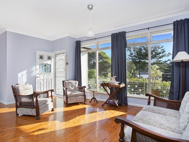 6 Foster Street, Helensburgh NSW 2508