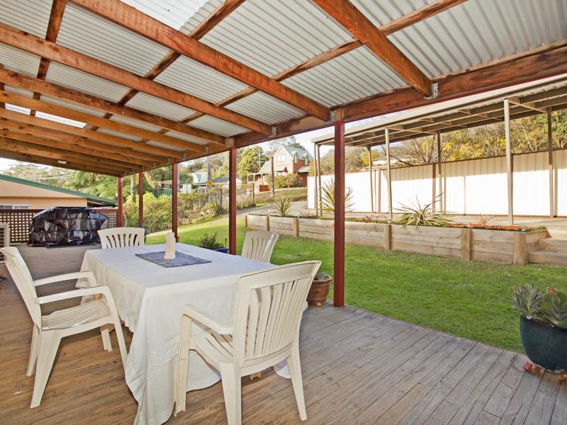 6 Foster Street, Helensburgh NSW 2508