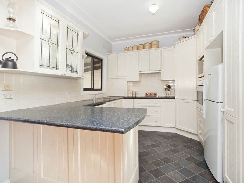 6 Foster Street, Helensburgh NSW 2508