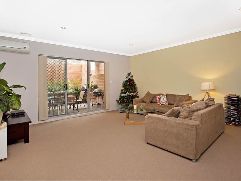 9/11 Stuart Street, Helensburgh NSW 2508