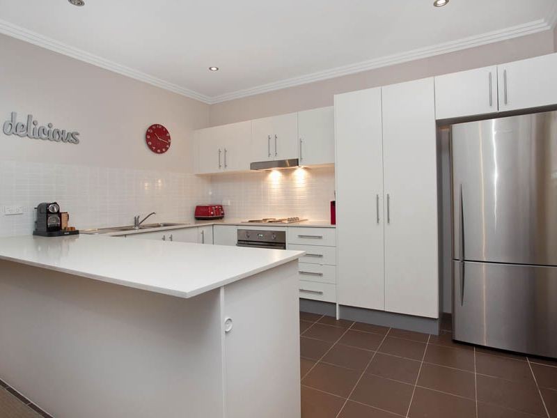 9/11 Stuart Street, Helensburgh NSW 2508