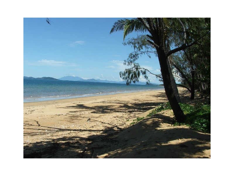 2 Hilliar St, Mission Beach QLD 4852