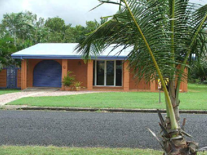89 Taylor Street, Tully Heads QLD 4854