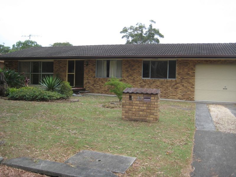 33 Evans Street, Lake Cathie NSW 2445