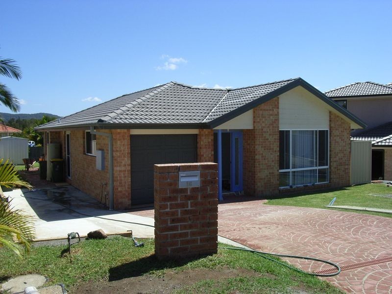 16 Solander Place, Lake Cathie NSW 2445