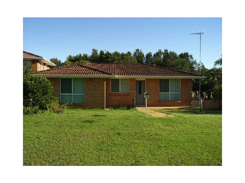 15 Fiona Cres, Lake Cathie NSW 2445