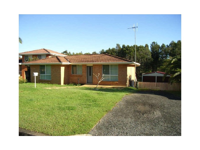 15 Fiona Cres, Lake Cathie NSW 2445